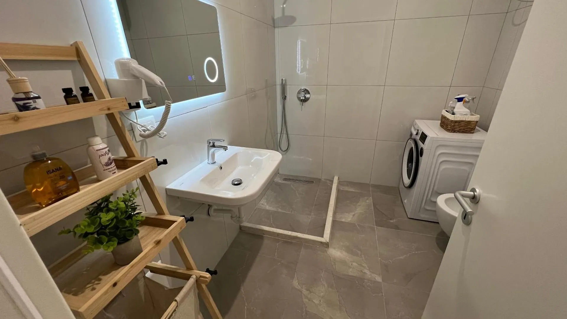 Sunflower Apartment Tirana