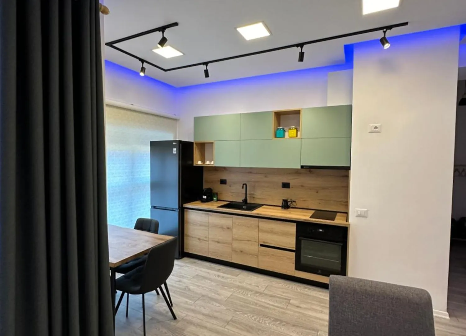 Sunflower Apartment Tirana