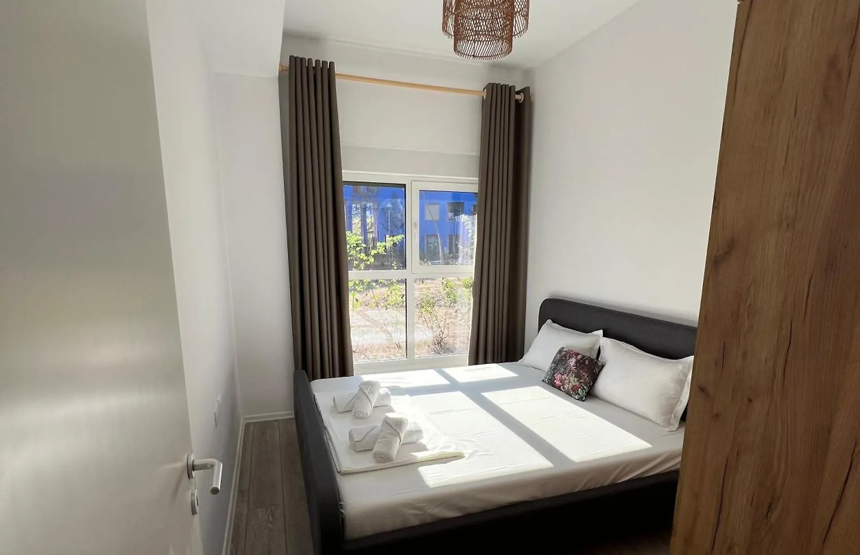 Sunflower Apartment Tirana 0*,