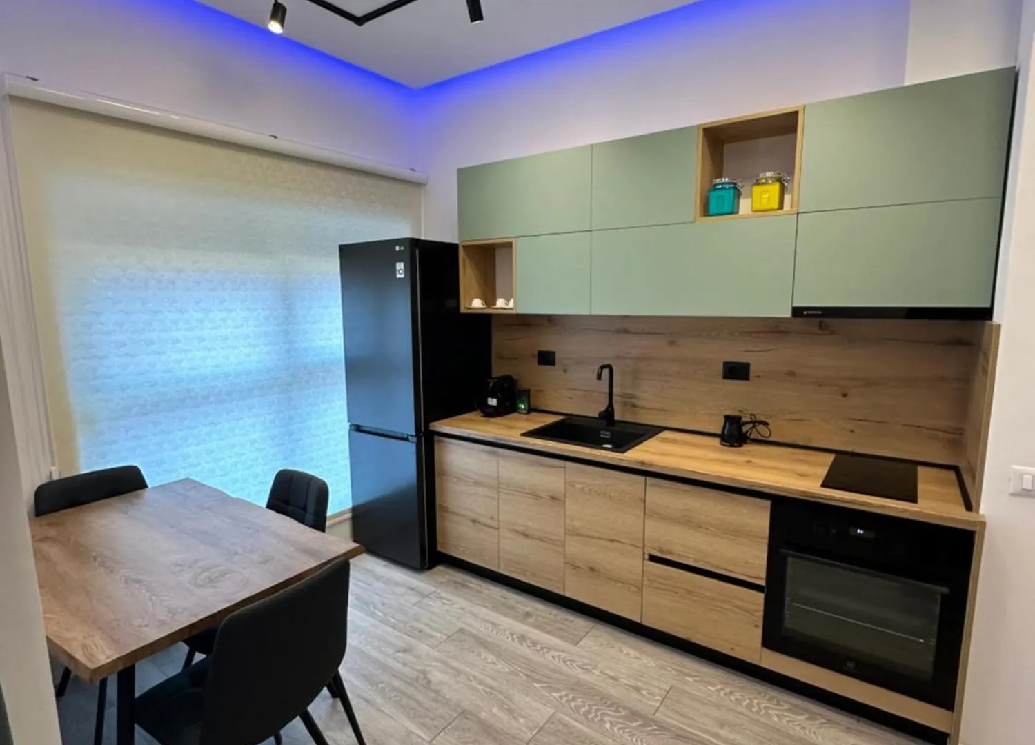 Sunflower Apartment Tirana 0*,