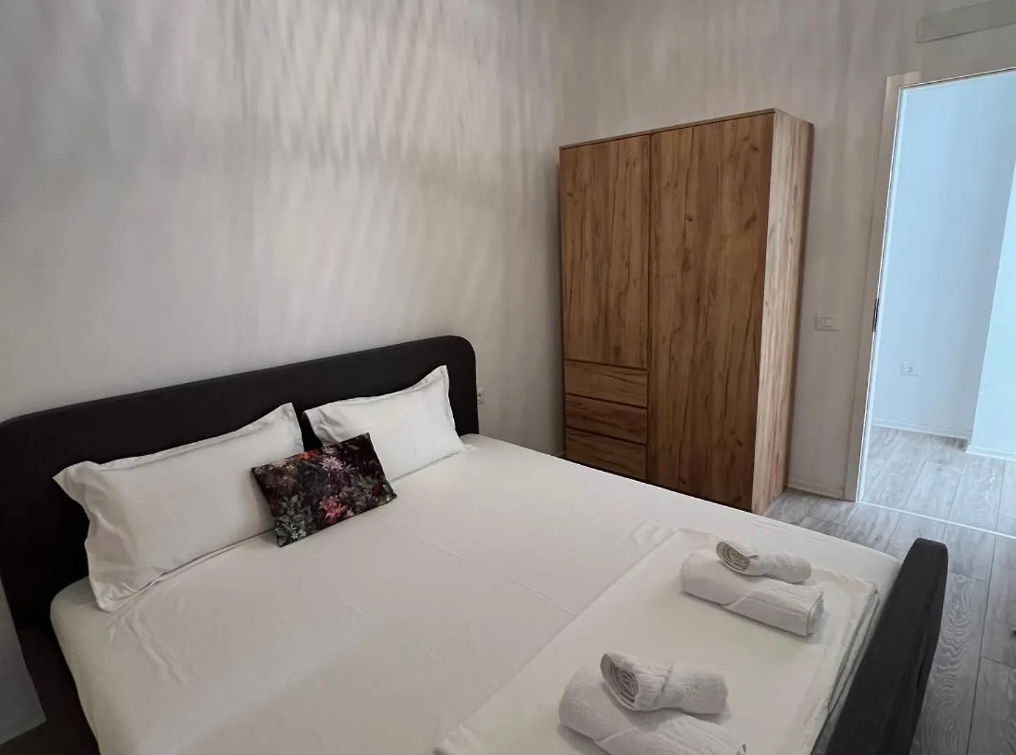 Sunflower Apartment Tirana