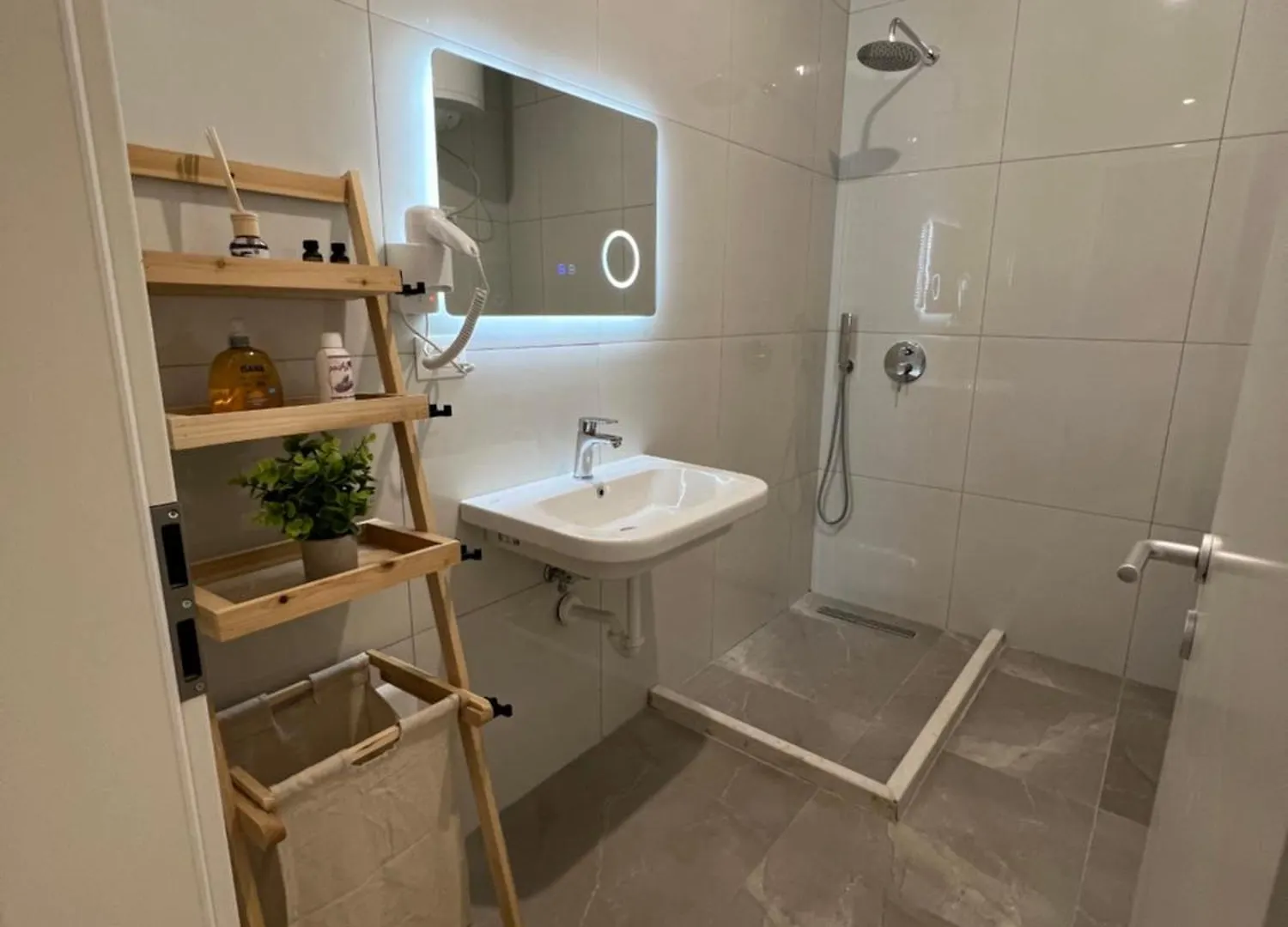 Sunflower Apartment Tirana