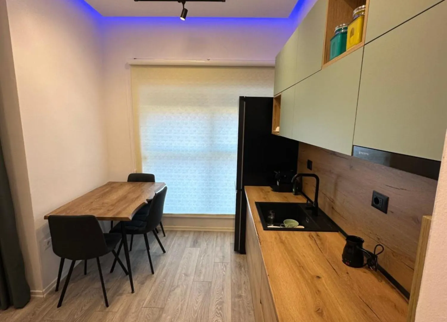 Sunflower Apartment Tirana 0*,  Albania
